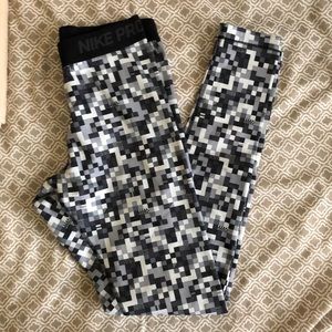 Women’s Nike Pro checkered Leggings